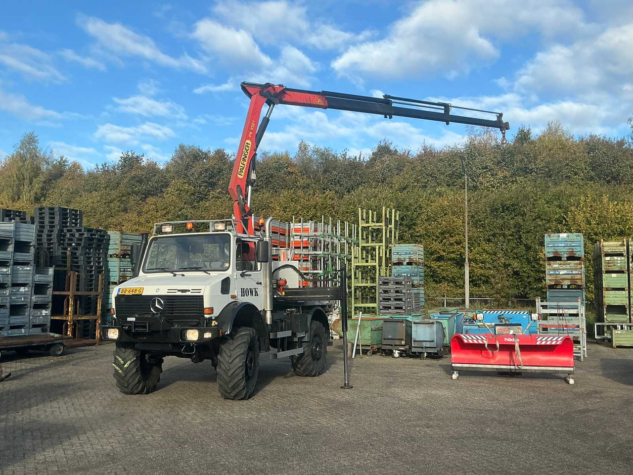2002 MERCEDES-BENZ UNIMOG U2150L WITH PALFINGER PK 9501 CRANE AND AERIAL PLATFORM - Teherautó: 2 kép. 2002 MERCEDES-BENZ UNIMOG U2150L WITH PALFINGER PK 9501 CRANE AND AERIAL PLATFORM - Teherautó: 2 kép.