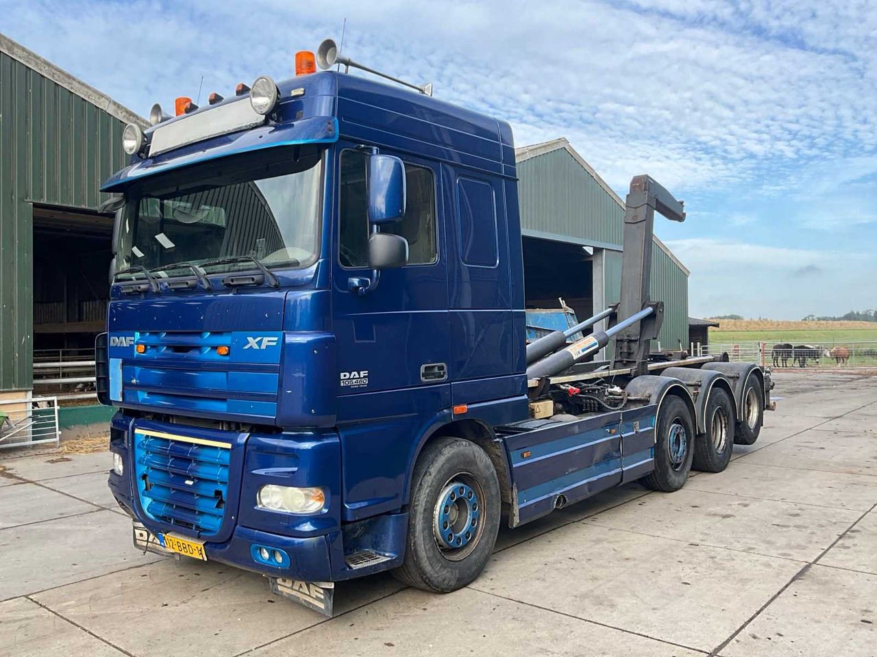 2012 DAF XF 105 460 TRUCK WITH VDL HOOKLIFT SYSTEM - Teherautó: 1 kép. 2012 DAF XF 105 460 TRUCK WITH VDL HOOKLIFT SYSTEM - Teherautó: 1 kép.