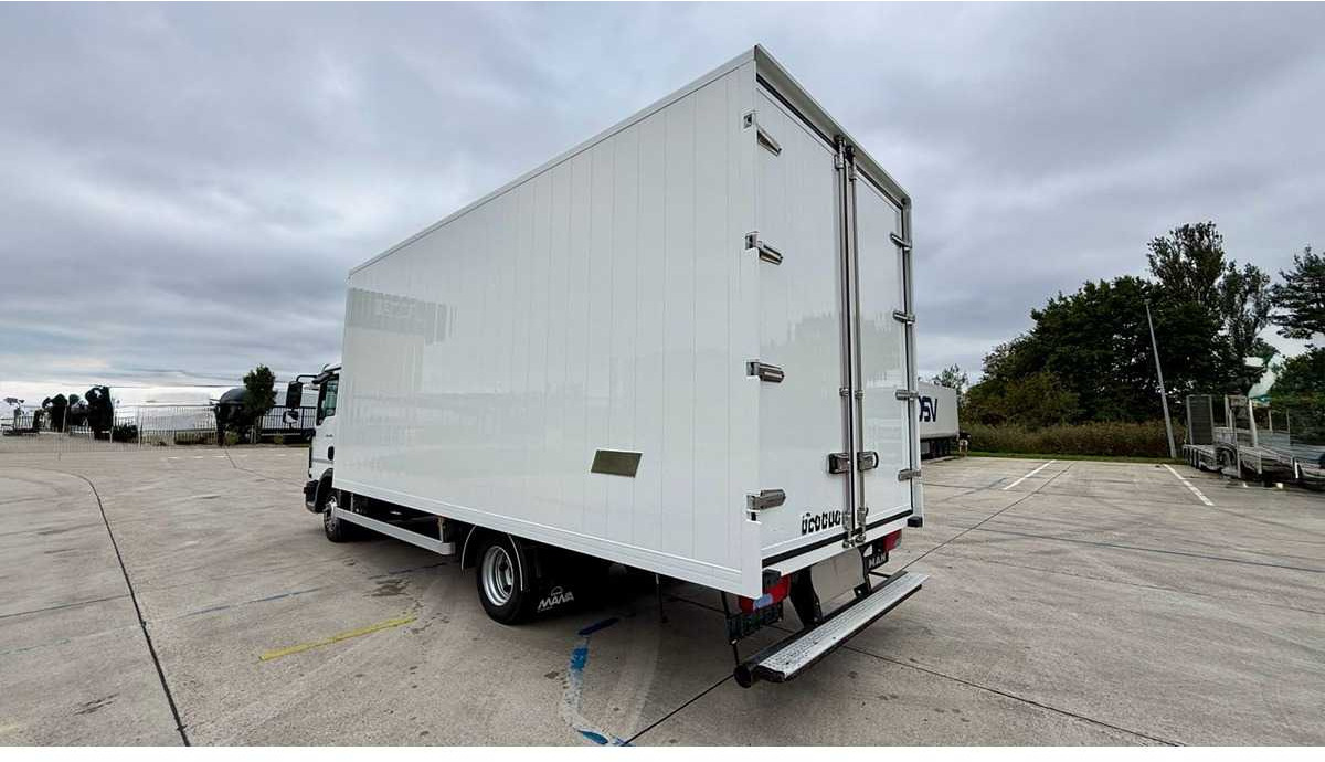 2016 MAN TGL 7.150 TRUCK - Teherautó: 4 kép. 2016 MAN TGL 7.150 TRUCK - Teherautó: 4 kép.