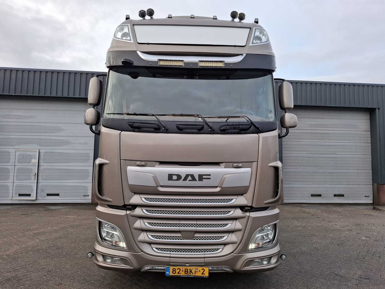 2017 DAF XF 480 FT TRUCK - Teherautó: 2 kép. 2017 DAF XF 480 FT TRUCK - Teherautó: 2 kép.