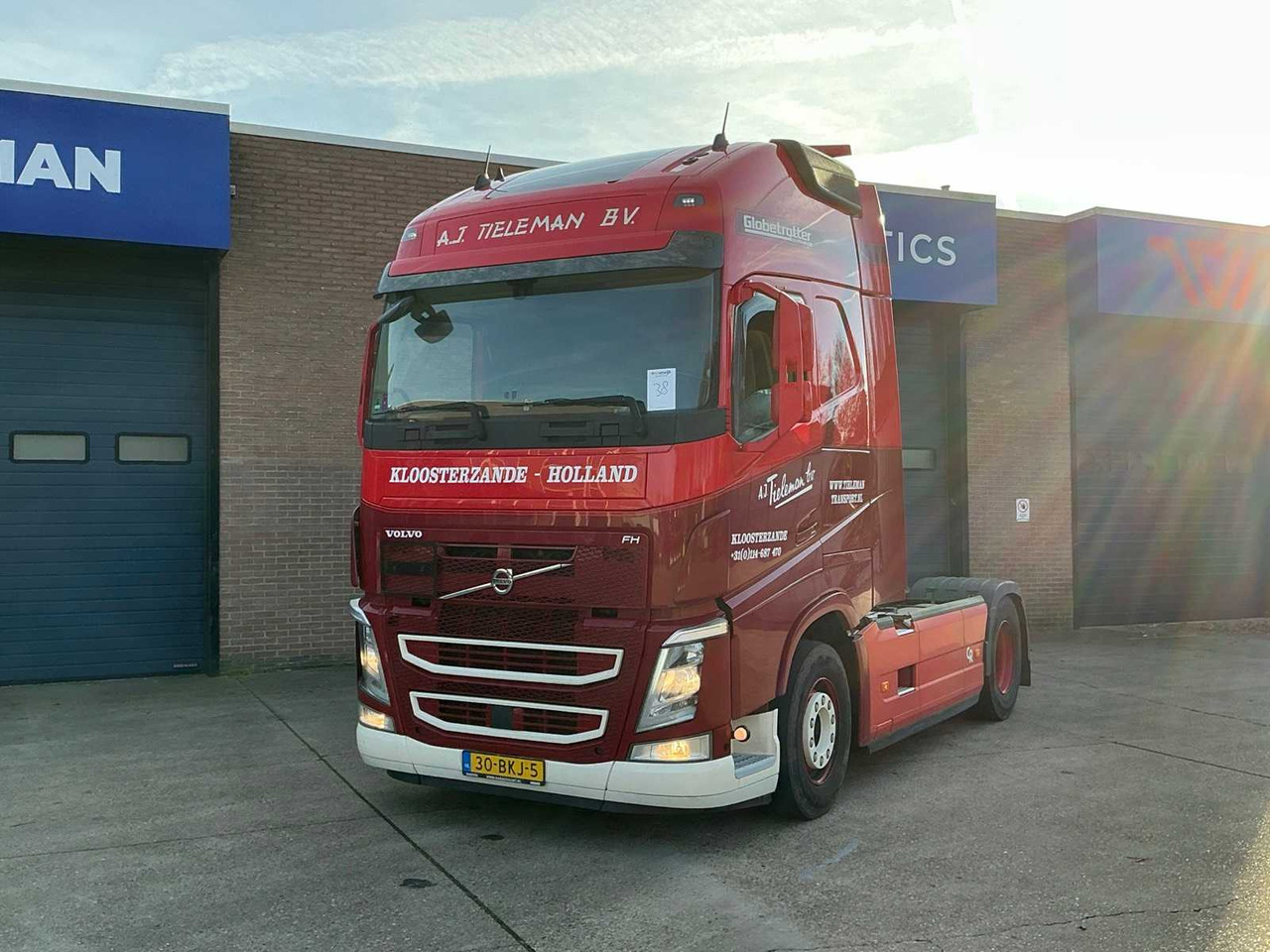 2018 VOLVO FH SEMI-TRAILER TRACTOR - Teherautó: 2 kép. 2018 VOLVO FH SEMI-TRAILER TRACTOR - Teherautó: 2 kép.