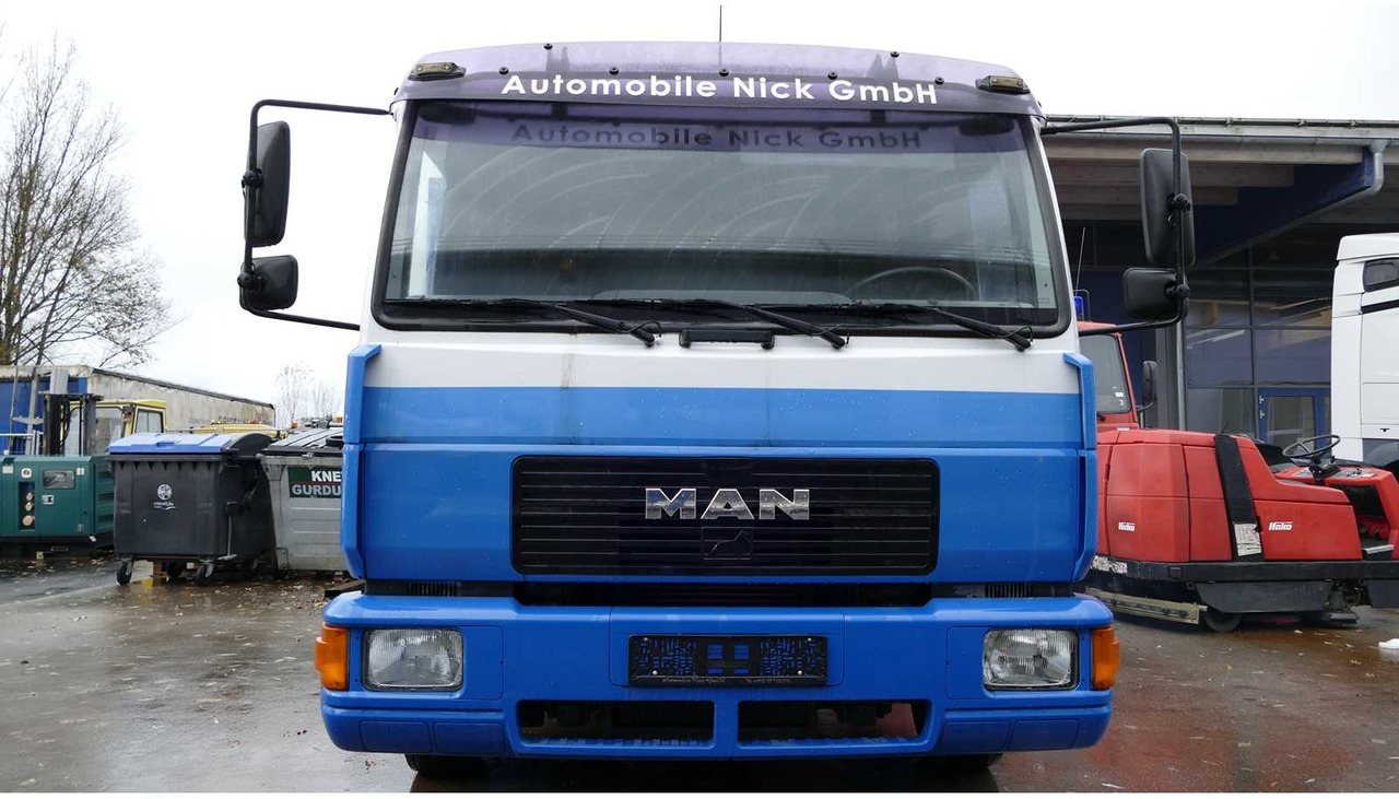 MAN - L 2000 TOW TRUCK - FLATBED - MACHINE TRANSPORTER - 1999 - TRUCKS - Teherautó: 3 kép. MAN - L 2000 TOW TRUCK - FLATBED - MACHINE TRANSPORTER - 1999 - TRUCKS - Teherautó: 3 kép.