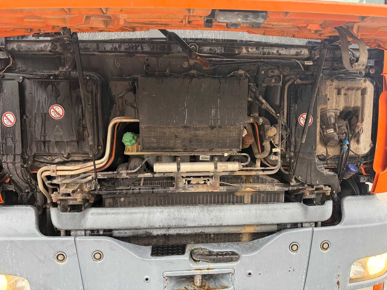 MAN - TGA 26.414 FDC - TRUCK - 2003 - Teherautó: 3 kép. MAN - TGA 26.414 FDC - TRUCK - 2003 - Teherautó: 3 kép.