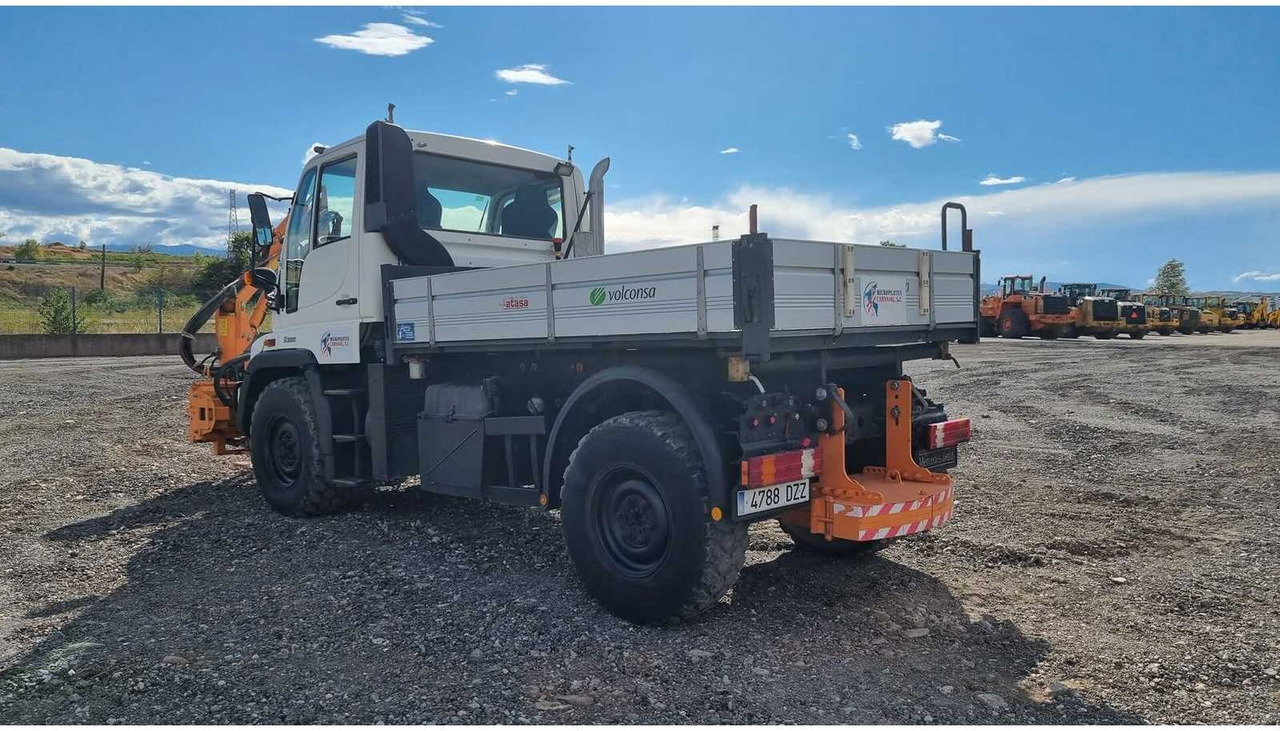 MERCEDES BENZ UNIMOG U 300 UTILITY TRUCK WITH ACCESORIES - 2006 - Teherautó: 4 kép. MERCEDES BENZ UNIMOG U 300 UTILITY TRUCK WITH ACCESORIES - 2006 - Teherautó: 4 kép.