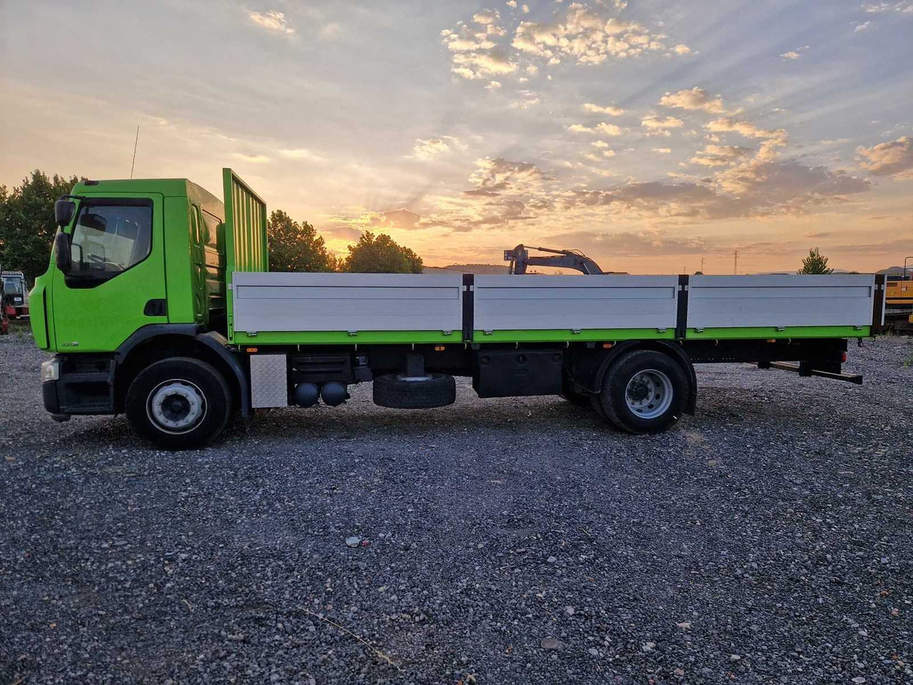 RENAULT 320 DXI TRUCK - 2007 - Teherautó: 4 kép. RENAULT 320 DXI TRUCK - 2007 - Teherautó: 4 kép.