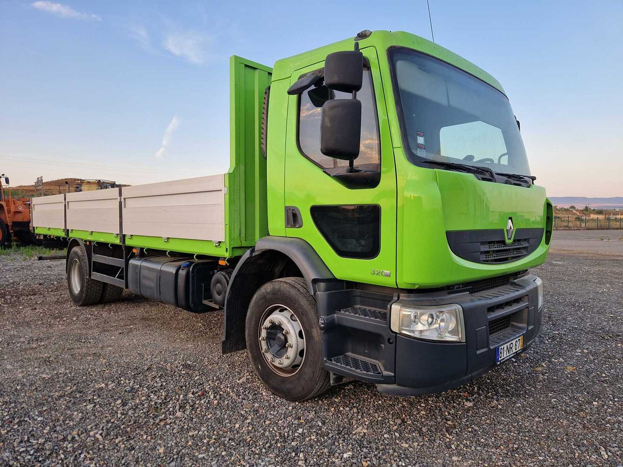 RENAULT 320 DXI TRUCK - 2007 - Teherautó: 1 kép. RENAULT 320 DXI TRUCK - 2007 - Teherautó: 1 kép.