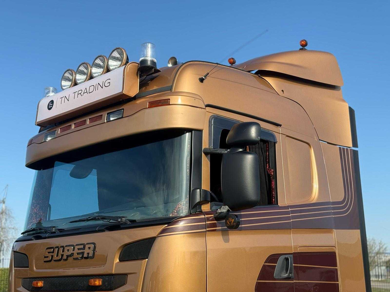 SCANIA - 2013 - R730 - 61-BST-4 - V8, SHOW TRUCK FULL AIR, RETARDER, HYDRAULICS, BOOGIE, ALU WHEELS, LEATHER - Teherautó: 2 kép. SCANIA - 2013 - R730 - 61-BST-4 - V8, SHOW TRUCK FULL AIR, RETARDER, HYDRAULICS, BOOGIE, ALU WHEELS, LEATHER - Teherautó: 2 kép.