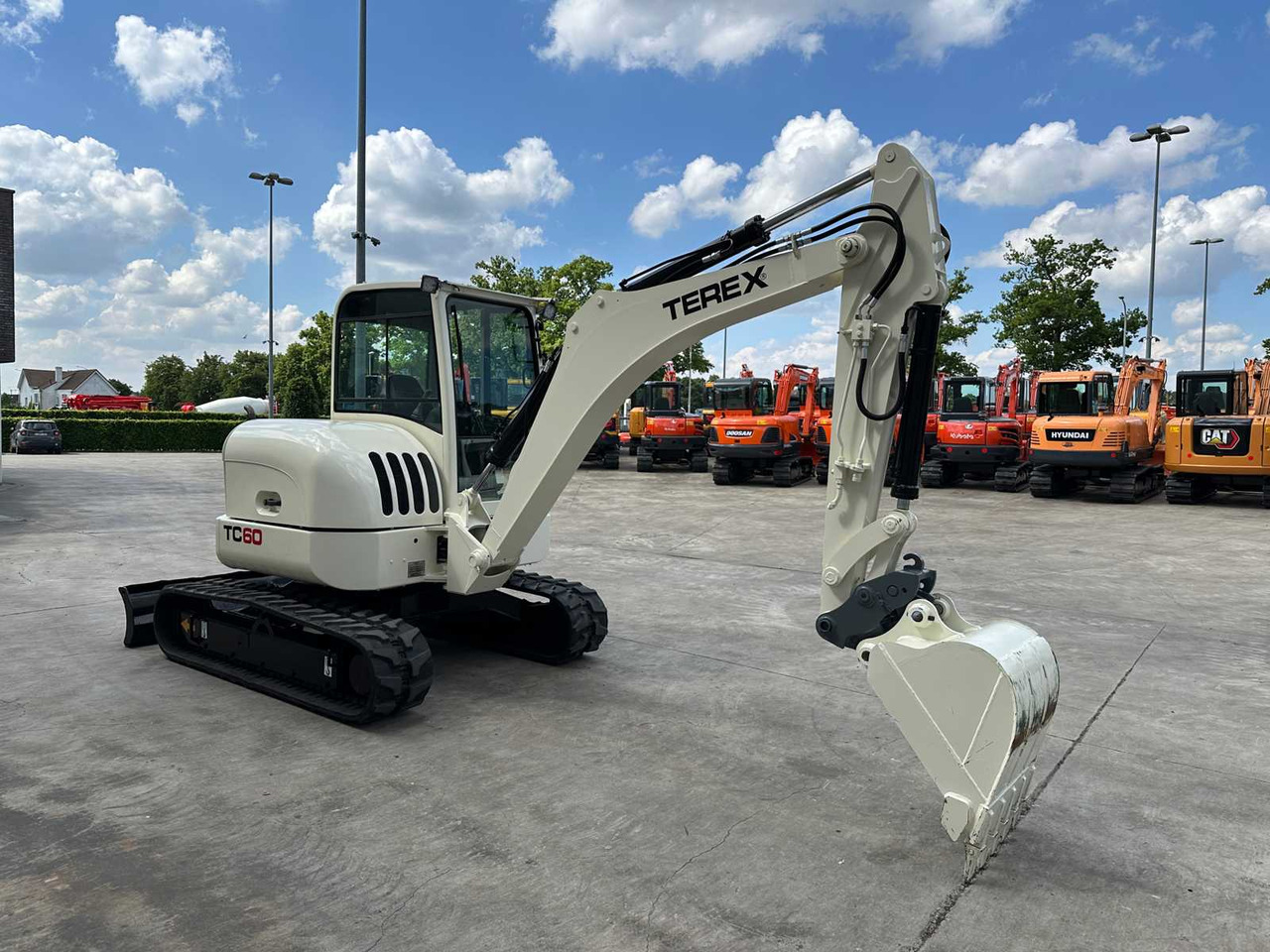 Terex TC60 - Lánctalpas kotró: 3 kép. Terex TC60 - Lánctalpas kotró: 3 kép.