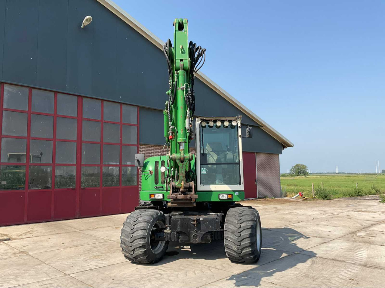 Terex TW85 - Gumikerekes kotró: 4 kép. Terex TW85 - Gumikerekes kotró: 4 kép.