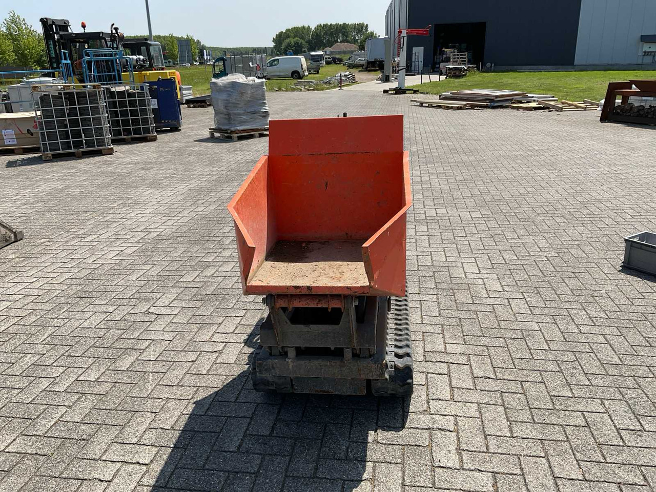 Tracked dumper - Dömper: 2 kép. Tracked dumper - Dömper: 2 kép.