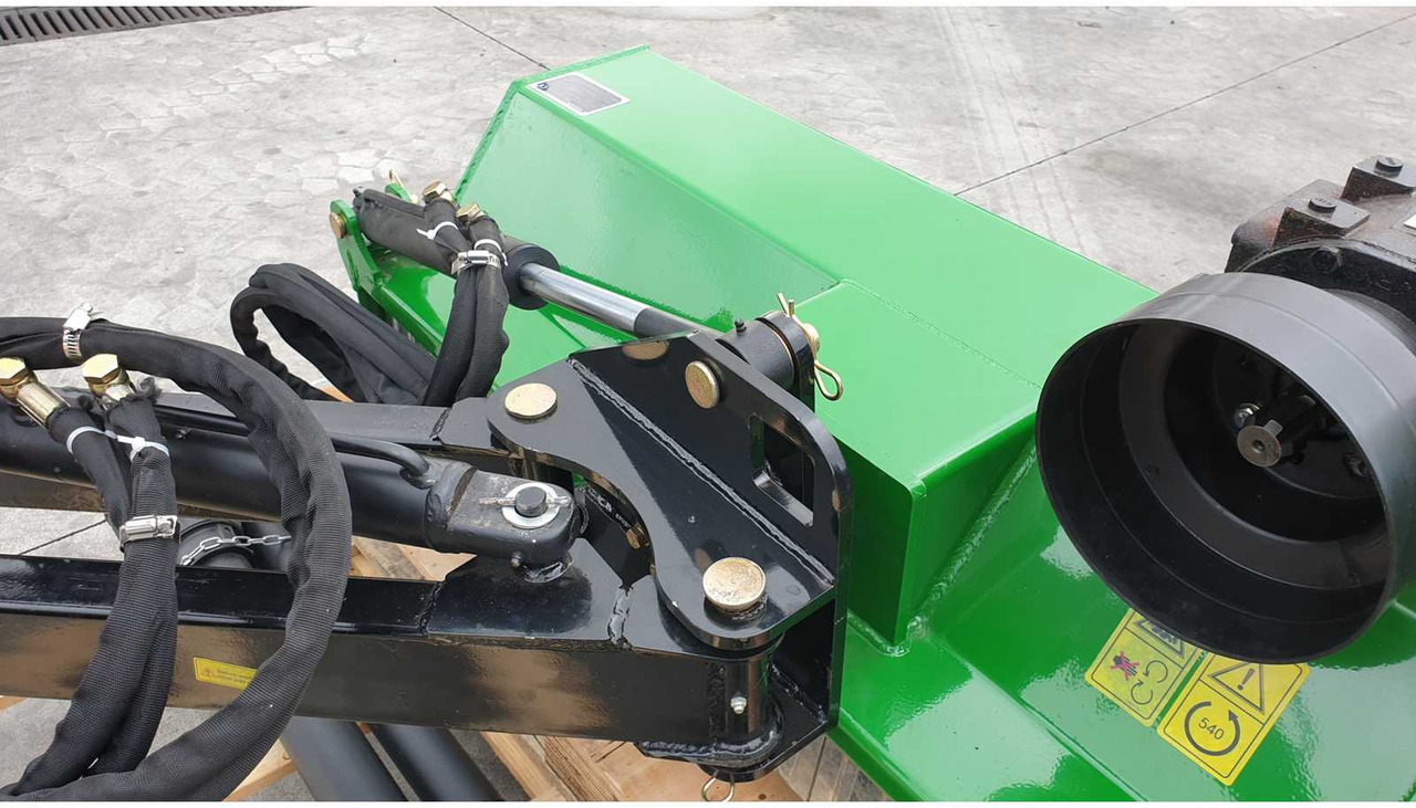 Tractor flail mower - Kerti fűkasza: 2 kép. Tractor flail mower - Kerti fűkasza: 2 kép.