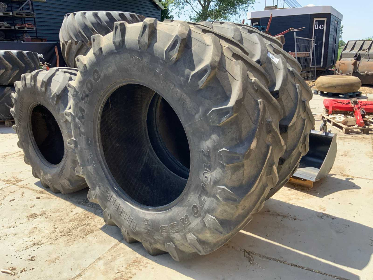 Trelleborg TM 800 - Gumiabroncsok és felnik - Traktor: 1 kép. Trelleborg TM 800 - Gumiabroncsok és felnik - Traktor: 1 kép.