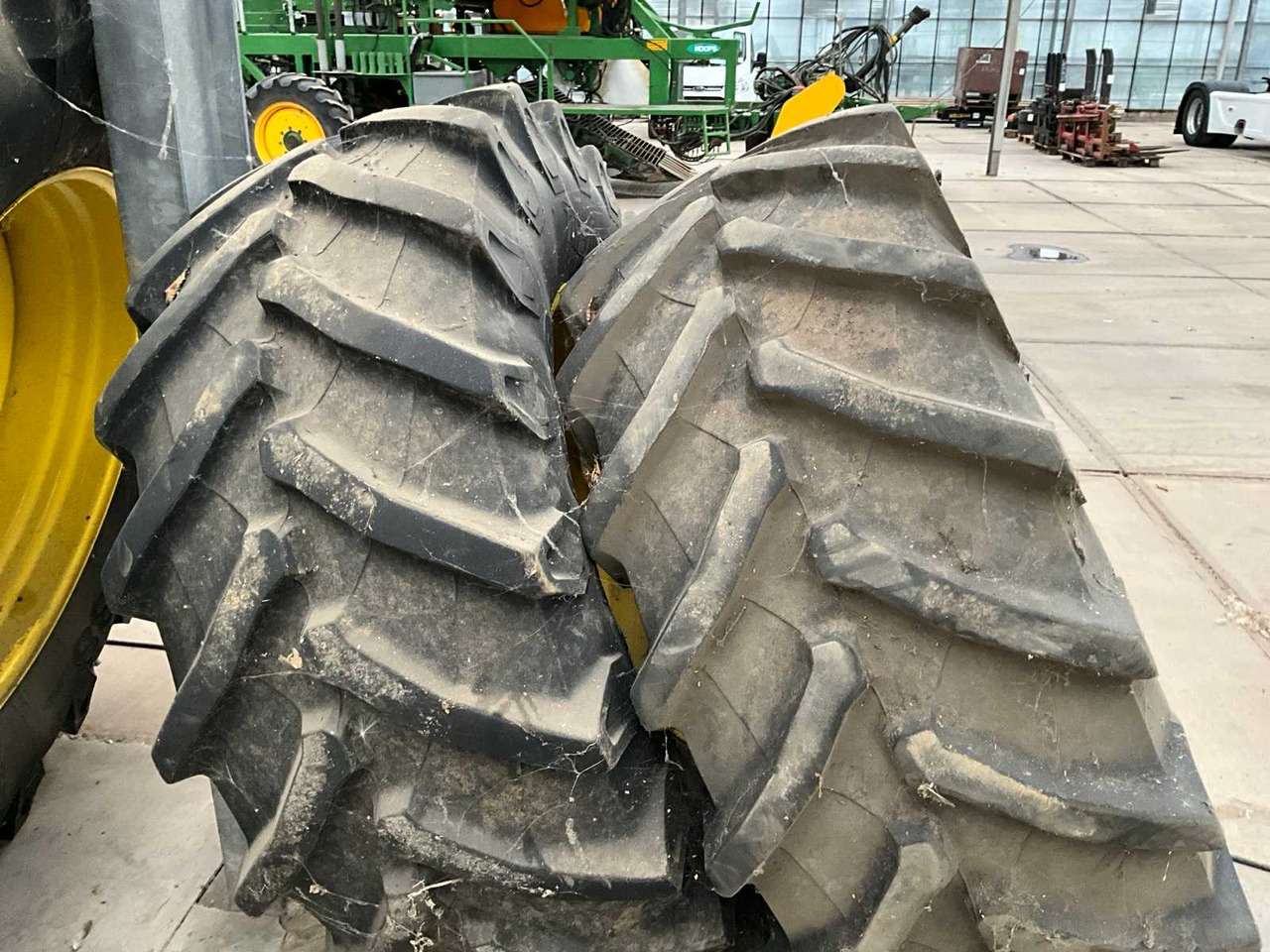 Trelleborg TM800 - Gumiabroncsok és felnik - Traktor: 3 kép. Trelleborg TM800 - Gumiabroncsok és felnik - Traktor: 3 kép.