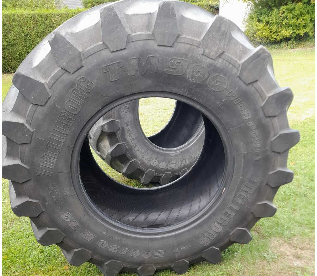 Trelleborg TM900 tubless - Gumiabroncsok és felnik - Traktor: 1 kép. Trelleborg TM900 tubless - Gumiabroncsok és felnik - Traktor: 1 kép.