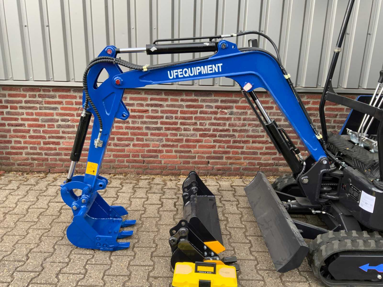 UF Equipment NM-E15 - Minikotró: 5 kép. UF Equipment NM-E15 - Minikotró: 5 kép.