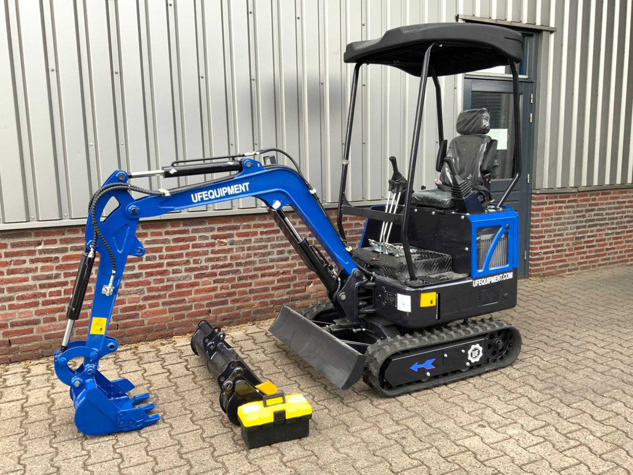 UF Equipment NM-E15 - Minikotró: 1 kép. UF Equipment NM-E15 - Minikotró: 1 kép.