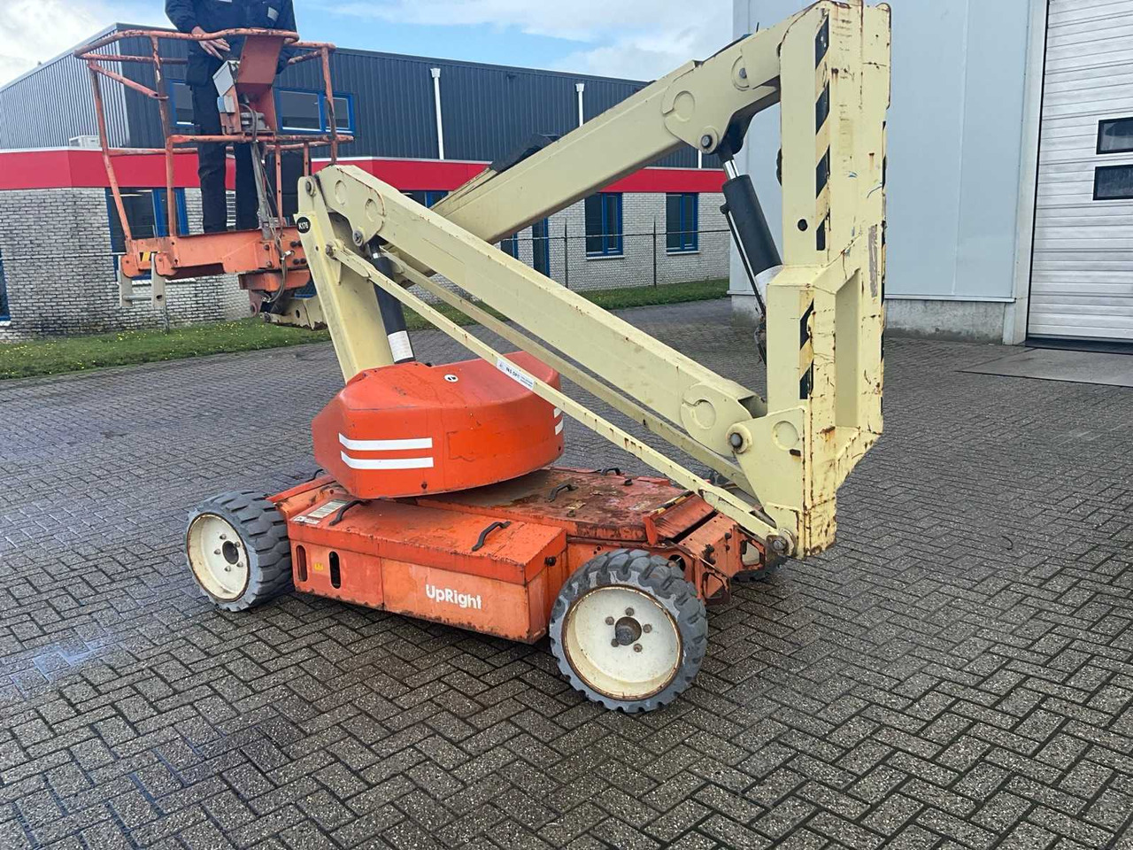 "UPRIGHT" - AB38N - ARTICULATED TELESCOPIC BOOM LIFT - 2007 - Emelő: 4 kép. "UPRIGHT" - AB38N - ARTICULATED TELESCOPIC BOOM LIFT - 2007 - Emelő: 4 kép.