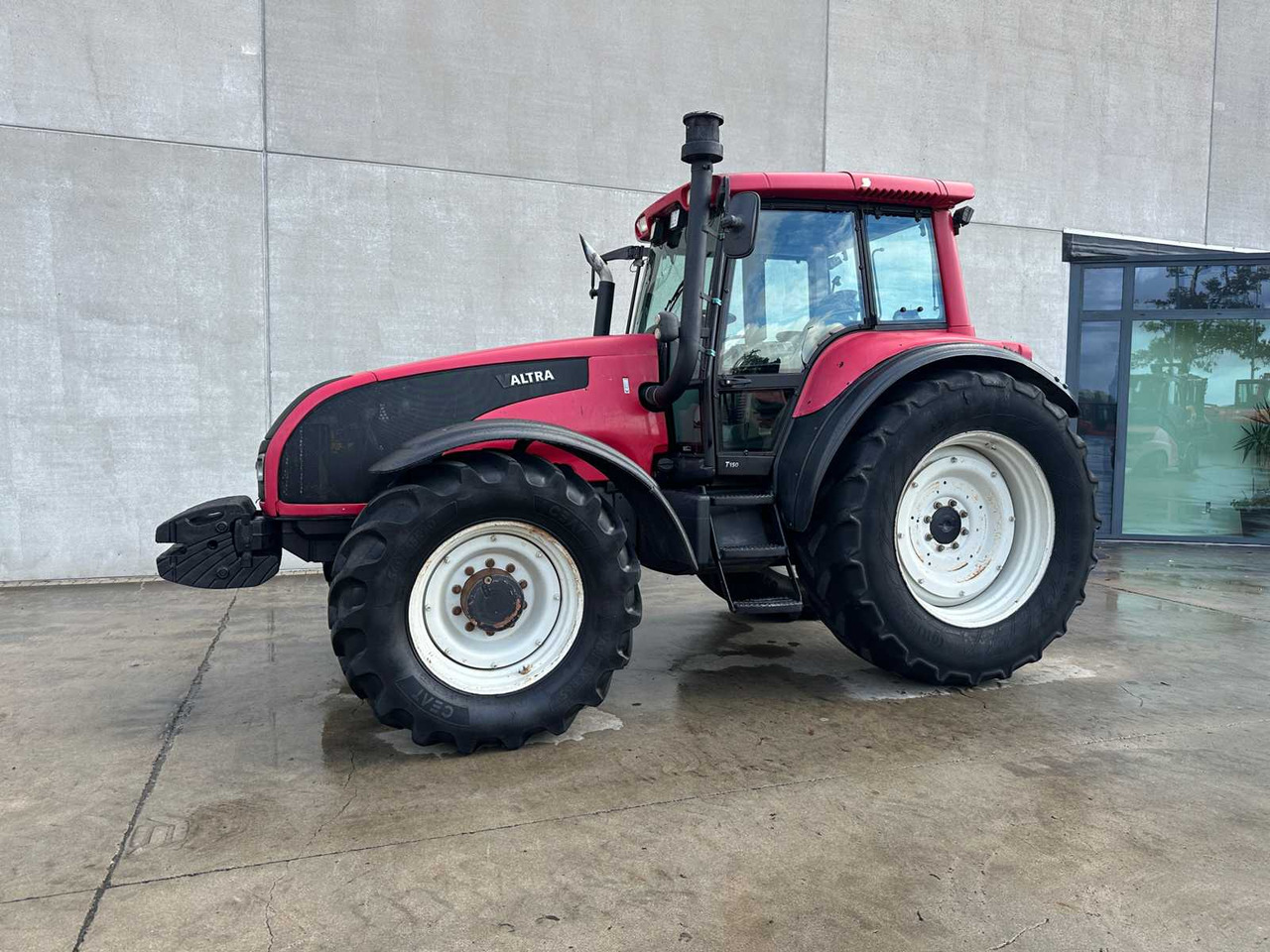 VALTRA - T150 - ALL-WHEEL DRIVE AGRICULTURAL TRACTOR - Traktor: 1 kép. VALTRA - T150 - ALL-WHEEL DRIVE AGRICULTURAL TRACTOR - Traktor: 1 kép.