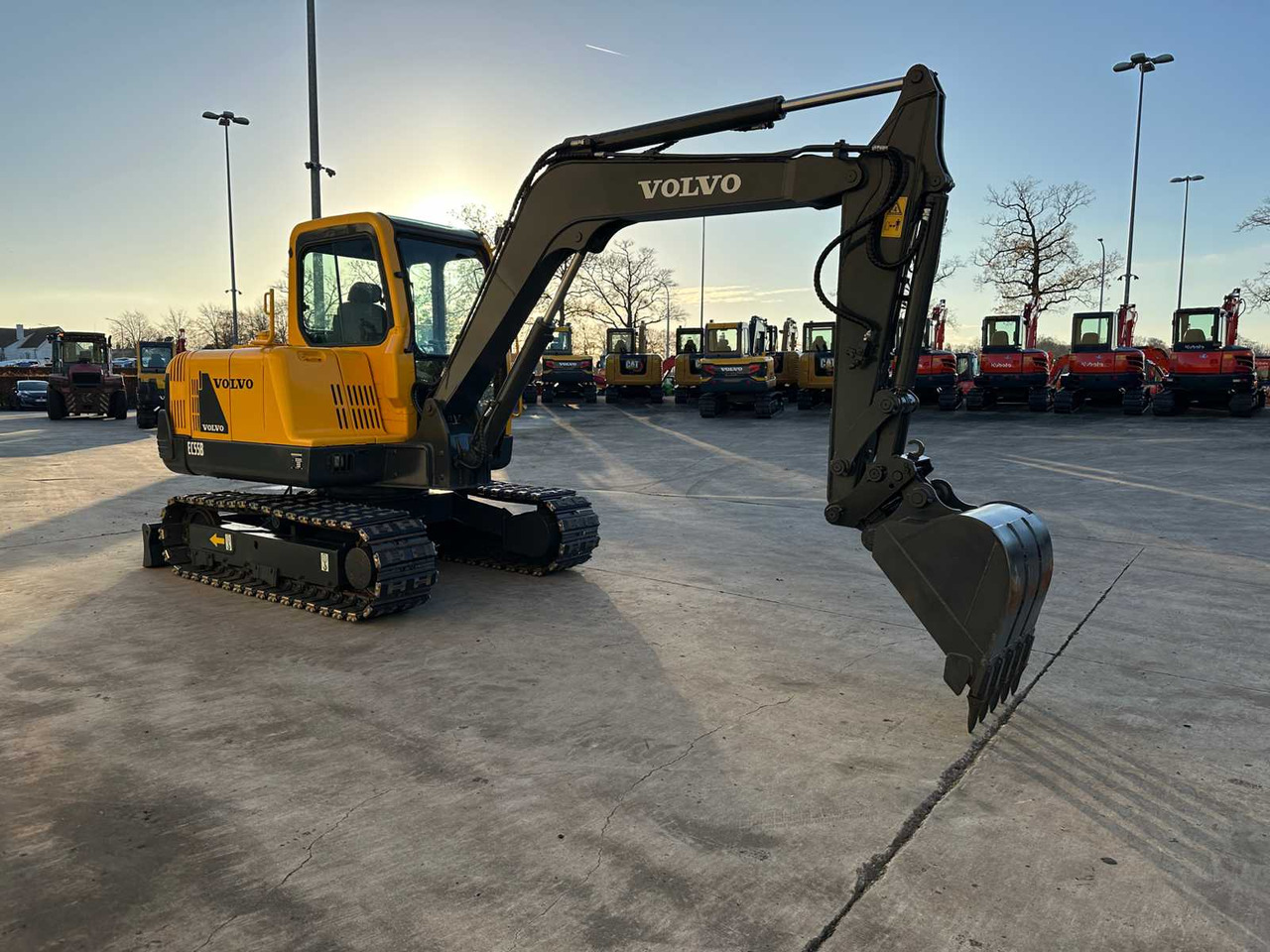 VOLVO - 2012 - EC55B - MIDI EXCAVATOR - Kotrógép: 3 kép. VOLVO - 2012 - EC55B - MIDI EXCAVATOR - Kotrógép: 3 kép.