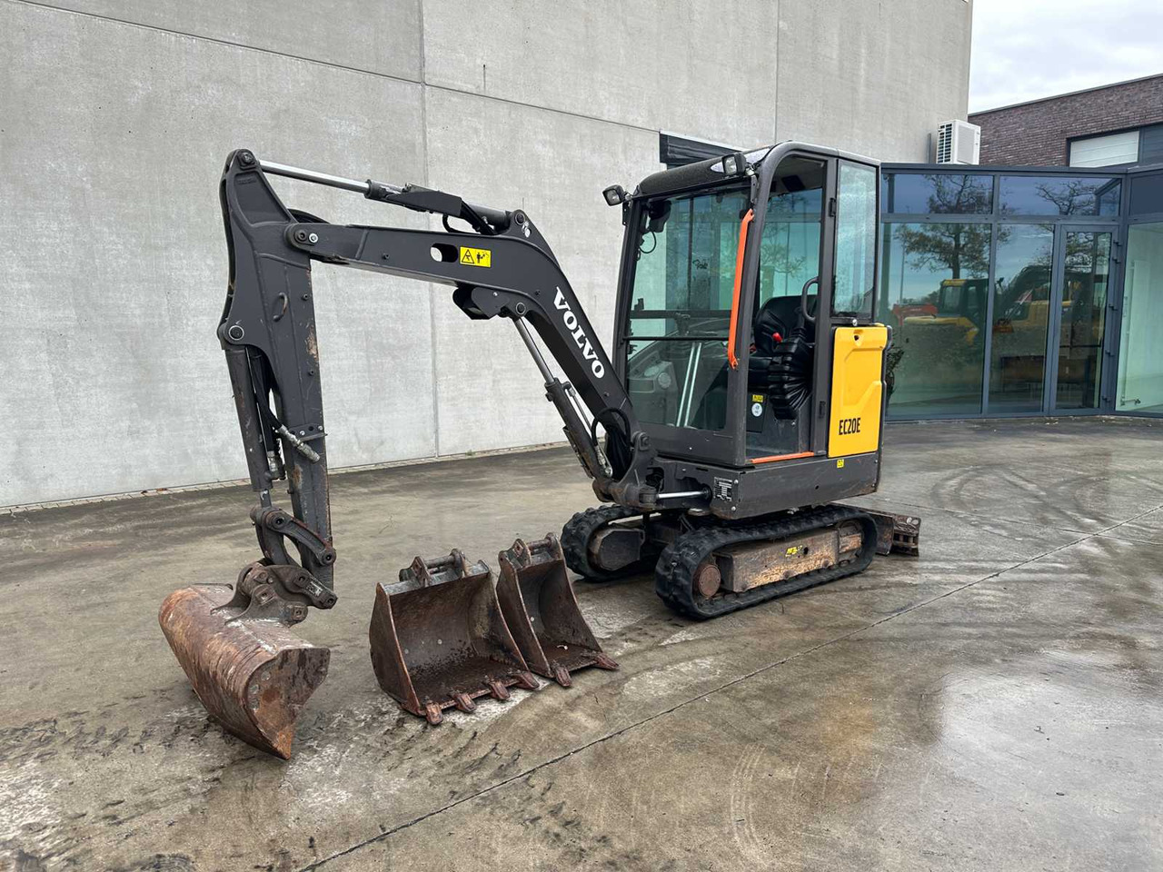VOLVO - 2020 - EC20E - MINI EXCAVATOR - Minikotró: 1 kép. VOLVO - 2020 - EC20E - MINI EXCAVATOR - Minikotró: 1 kép.