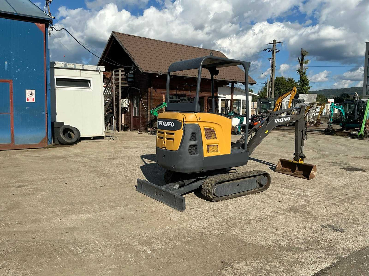 VOLVO - EC 18 D - MINI-EXCAVATOR - 2016 - Minikotró: 4 kép. VOLVO - EC 18 D - MINI-EXCAVATOR - 2016 - Minikotró: 4 kép.
