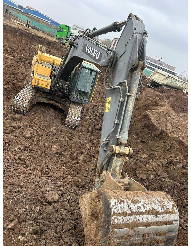 VOLVO EC 250 DNL - Lánctalpas kotró: 3 kép. VOLVO EC 250 DNL - Lánctalpas kotró: 3 kép.