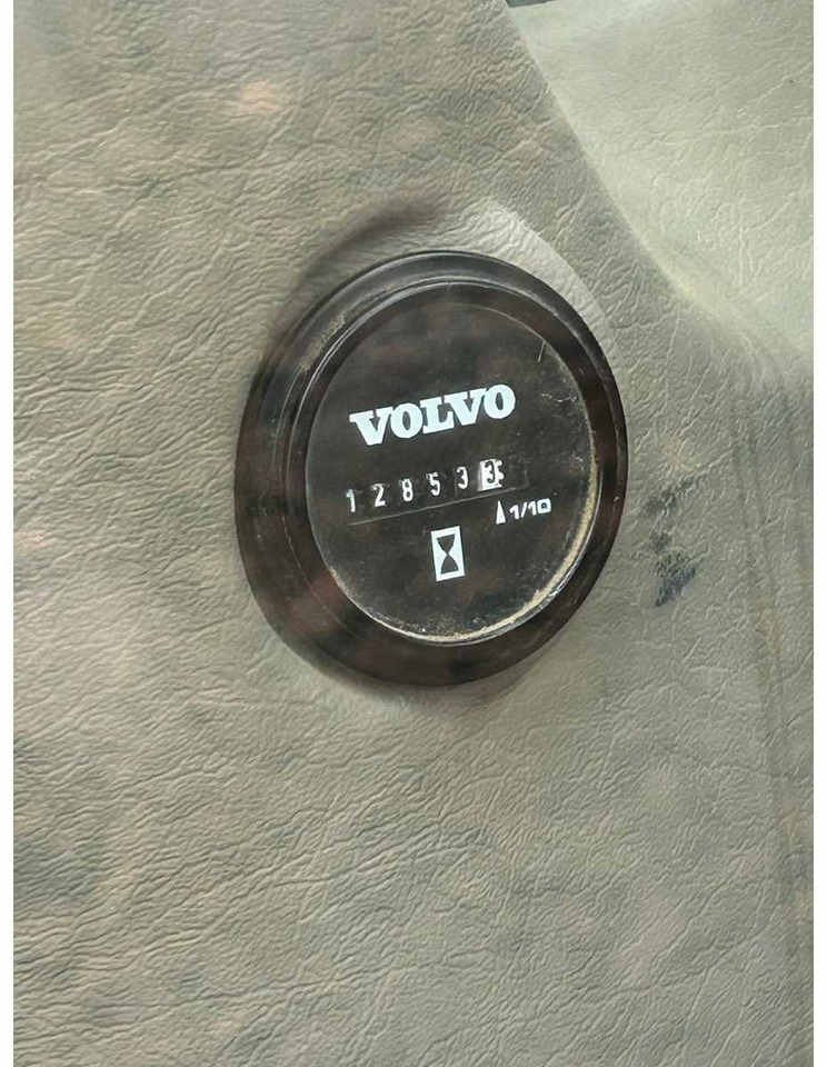 VOLVO EC 250 DNL - Lánctalpas kotró: 4 kép. VOLVO EC 250 DNL - Lánctalpas kotró: 4 kép.