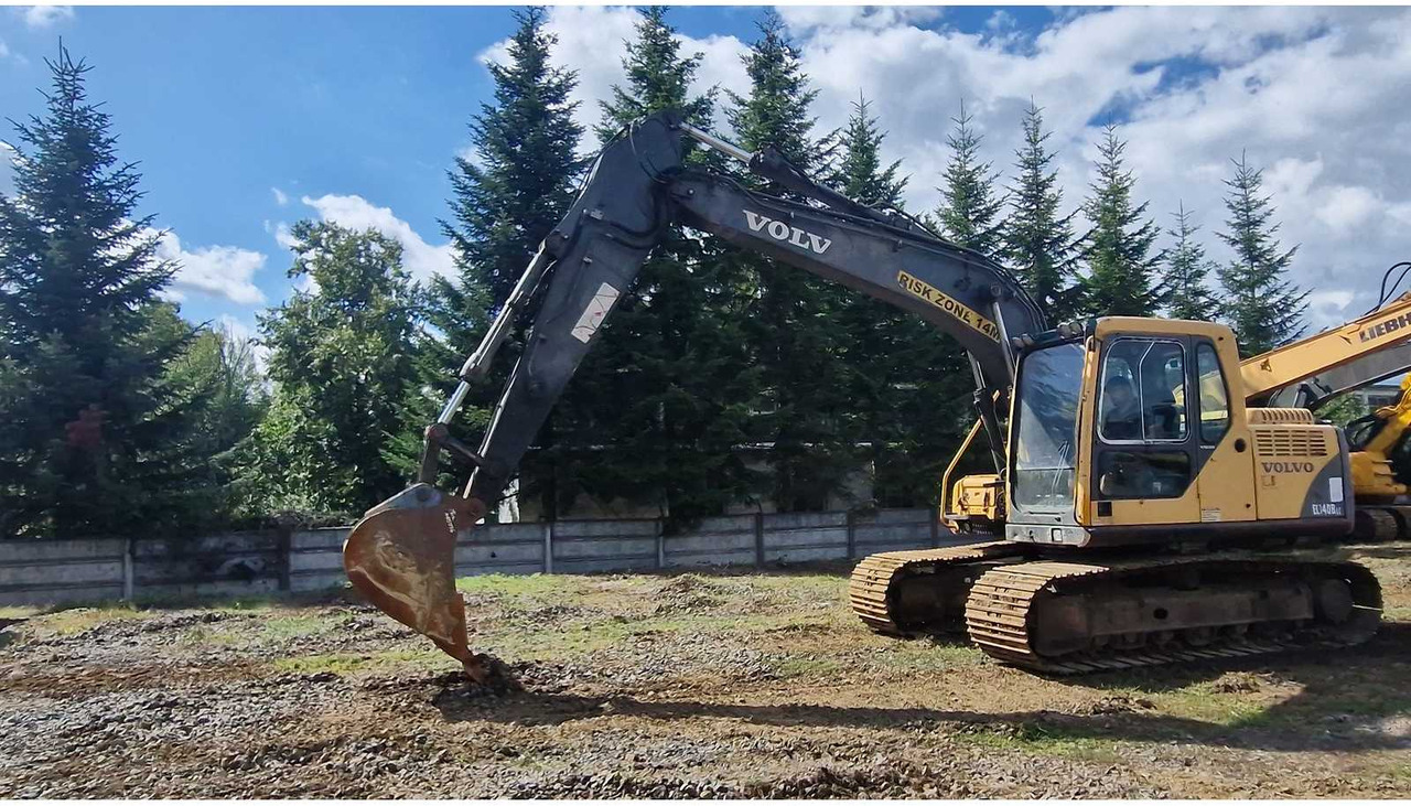 VOLVO EC140BLC - Lánctalpas kotró: 5 kép. VOLVO EC140BLC - Lánctalpas kotró: 5 kép.