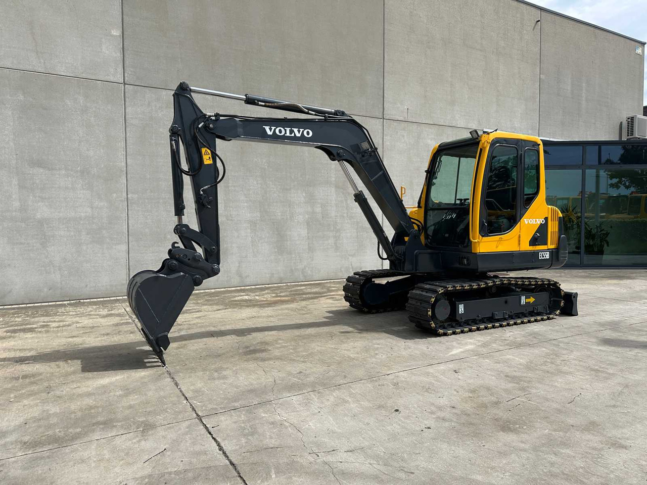 VOLVO EC55B - Lánctalpas kotró: 1 kép. VOLVO EC55B - Lánctalpas kotró: 1 kép.