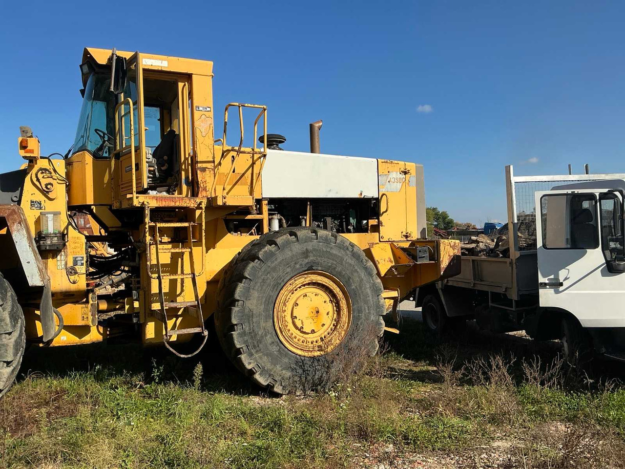 VOLVO L330B - Gumikerekes homlokrakodó: 3 kép. VOLVO L330B - Gumikerekes homlokrakodó: 3 kép.