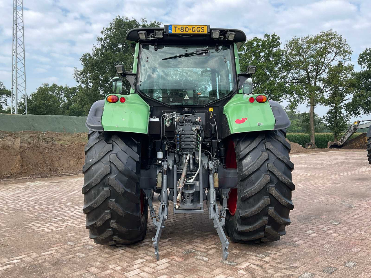 Valtra T163e - Traktor: 5 kép. Valtra T163e - Traktor: 5 kép.