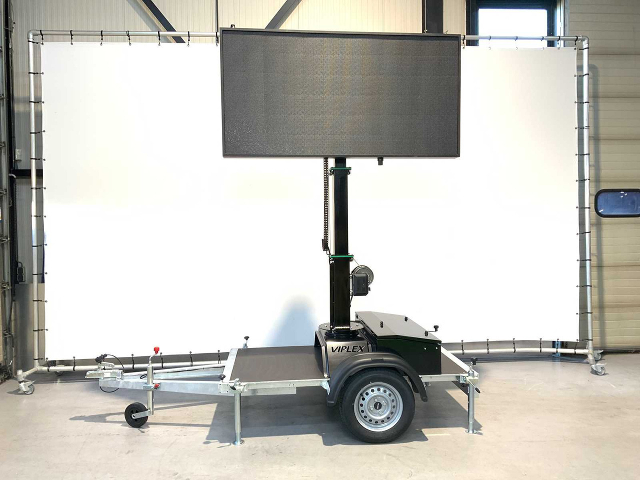 Viplex tekstkar P8 ledscherm op aanhangwagen - Építőipari berendezések, Pótkocsi: 4 kép. Viplex tekstkar P8 ledscherm op aanhangwagen - Építőipari berendezések, Pótkocsi: 4 kép.