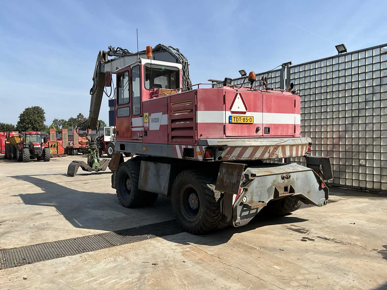 Volvo/Akkerman EW200 - Gumikerekes kotró: 4 kép. Volvo/Akkerman EW200 - Gumikerekes kotró: 4 kép.