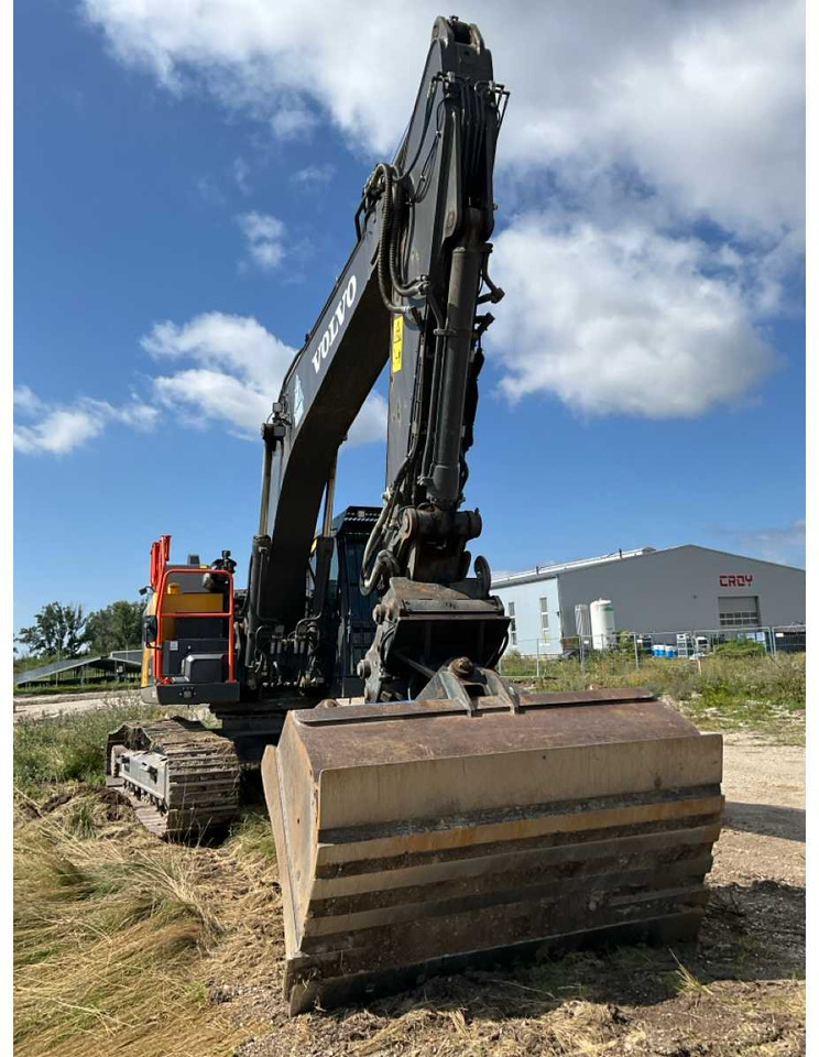 Volvo EC250EL - Lánctalpas kotró: 2 kép. Volvo EC250EL - Lánctalpas kotró: 2 kép.