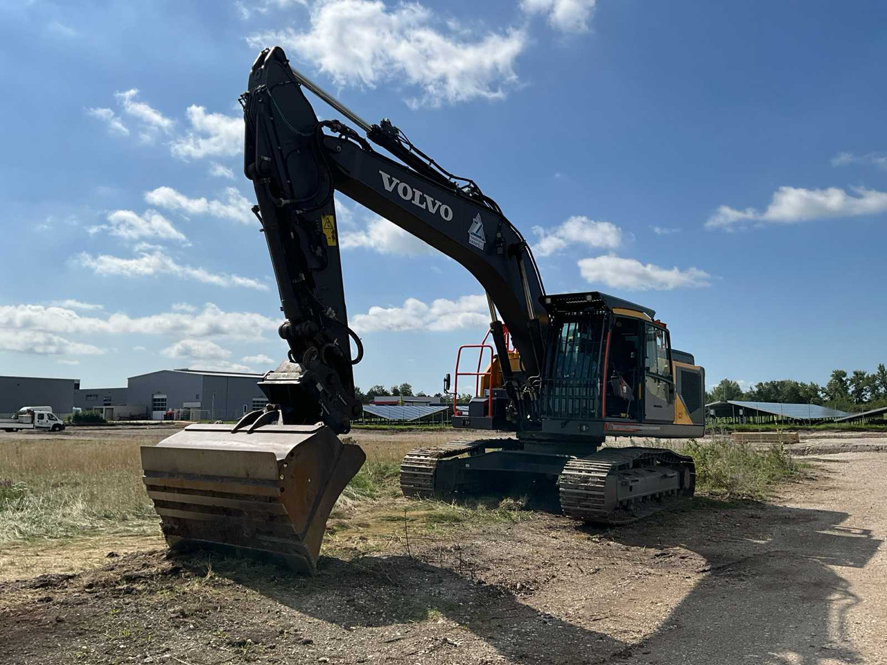 Volvo EC250EL - Lánctalpas kotró: 3 kép. Volvo EC250EL - Lánctalpas kotró: 3 kép.