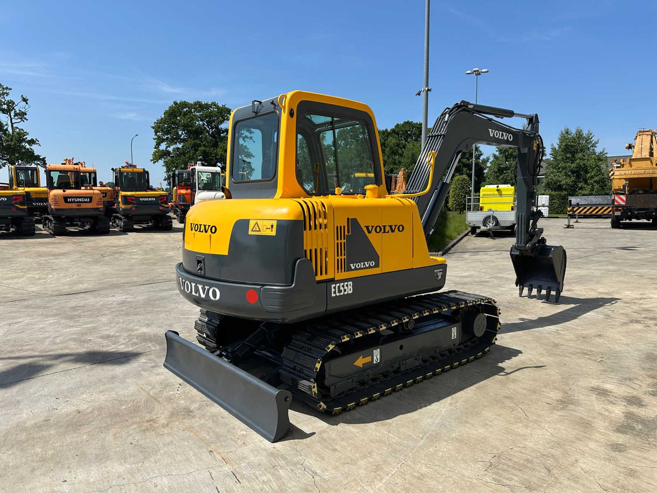 Volvo EC55B - Lánctalpas kotró: 4 kép. Volvo EC55B - Lánctalpas kotró: 4 kép.