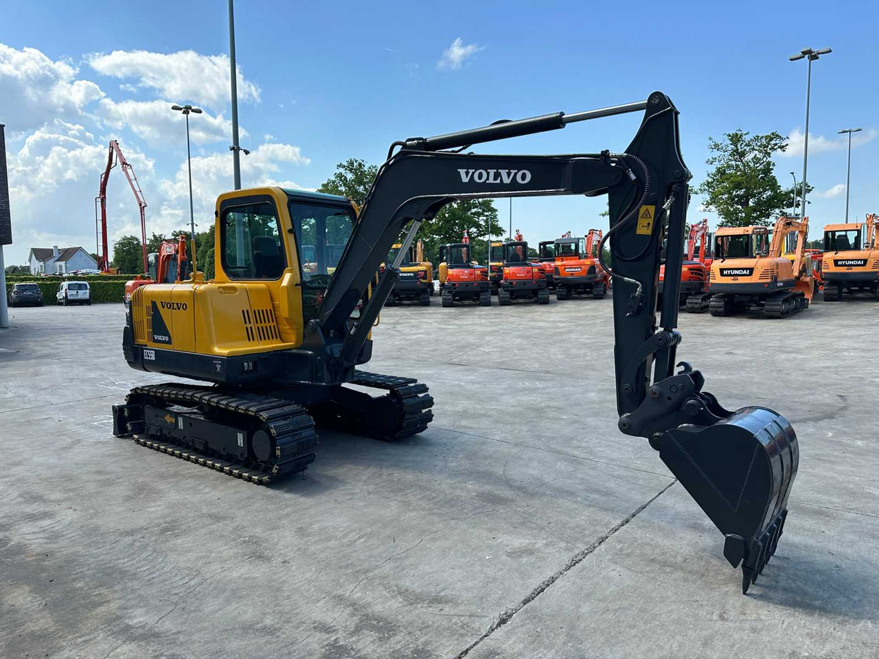 Volvo EC55B - Lánctalpas kotró: 3 kép. Volvo EC55B - Lánctalpas kotró: 3 kép.