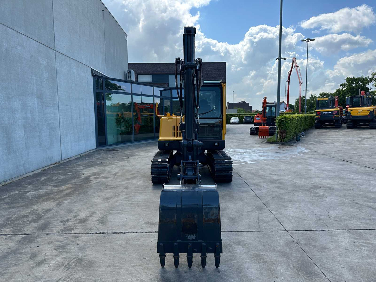 Volvo EC55B - Lánctalpas kotró: 2 kép. Volvo EC55B - Lánctalpas kotró: 2 kép.