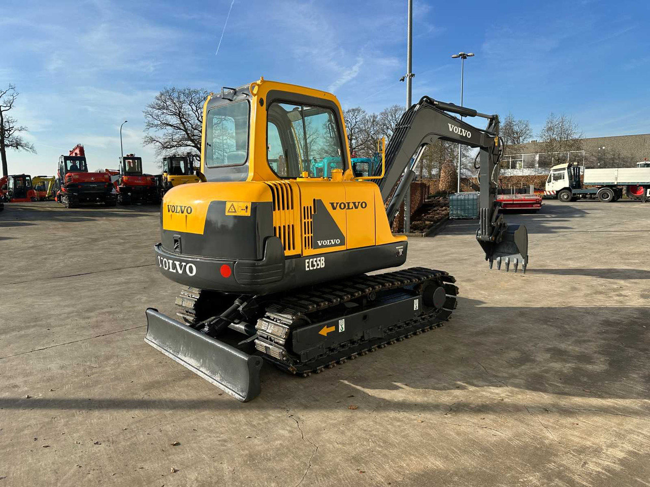 Volvo EC55B - Lánctalpas kotró: 4 kép. Volvo EC55B - Lánctalpas kotró: 4 kép.