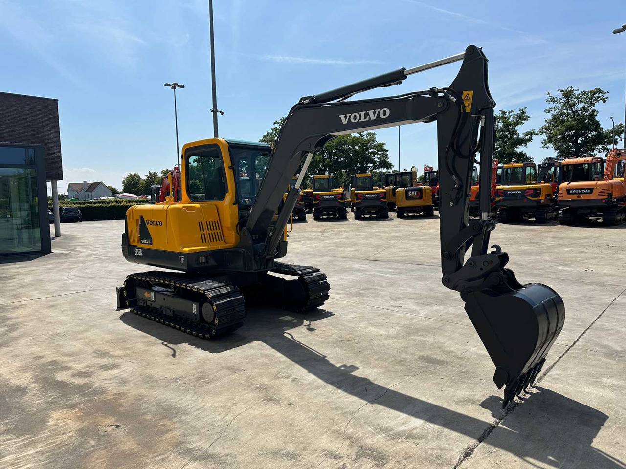 Volvo EC55B - Lánctalpas kotró: 3 kép. Volvo EC55B - Lánctalpas kotró: 3 kép.