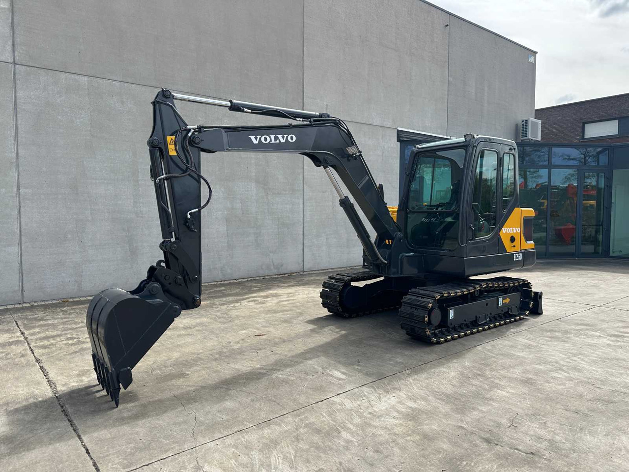 Volvo EC55D - Lánctalpas kotró: 1 kép. Volvo EC55D - Lánctalpas kotró: 1 kép.