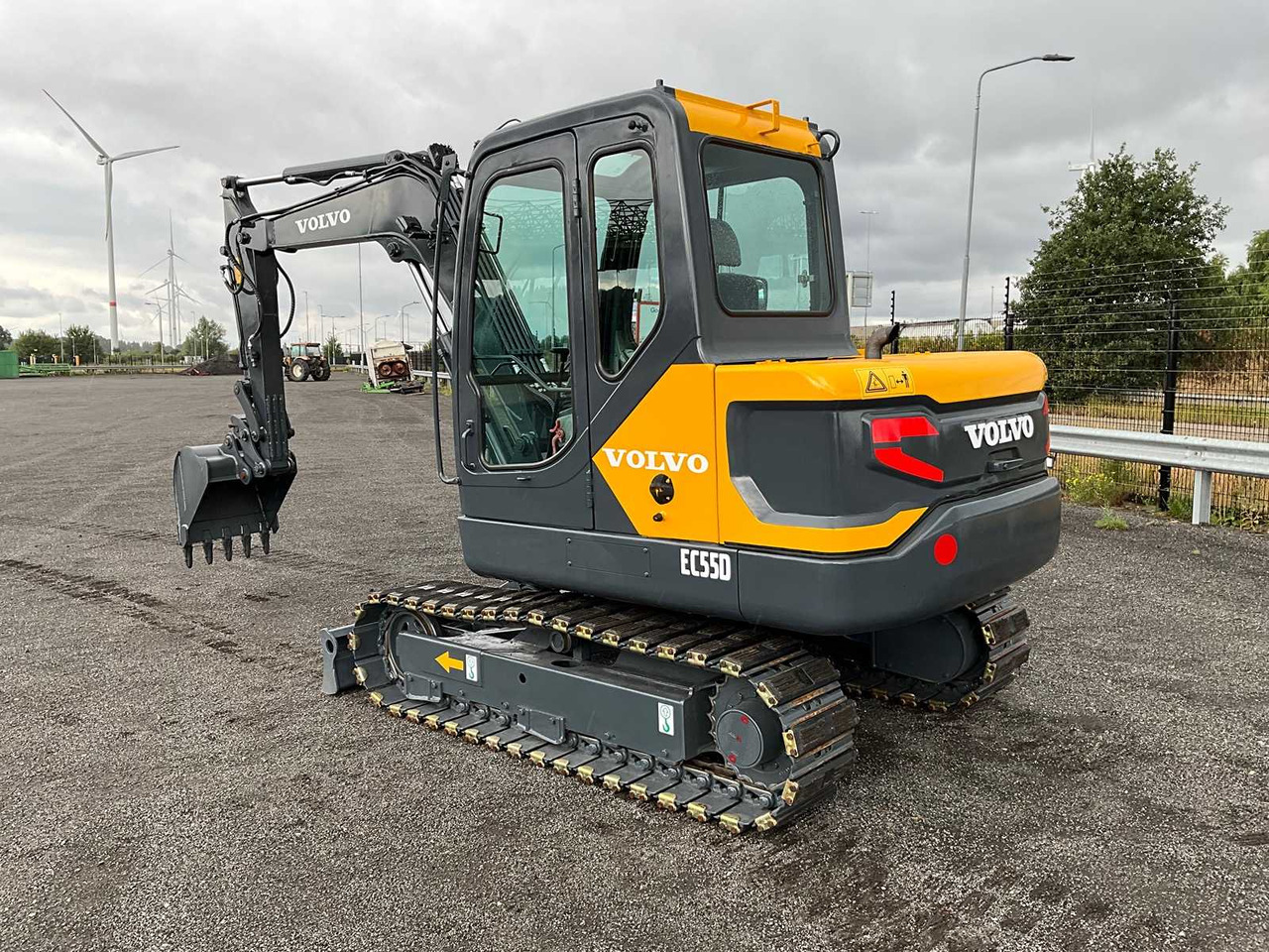 Volvo EC55D - Lánctalpas kotró: 3 kép. Volvo EC55D - Lánctalpas kotró: 3 kép.