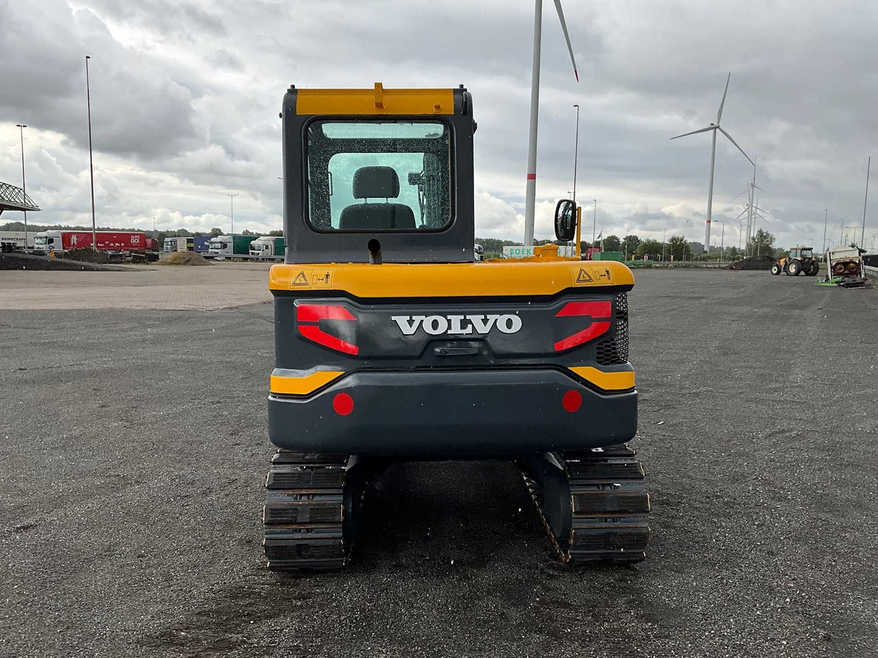 Volvo EC55D - Lánctalpas kotró: 4 kép. Volvo EC55D - Lánctalpas kotró: 4 kép.