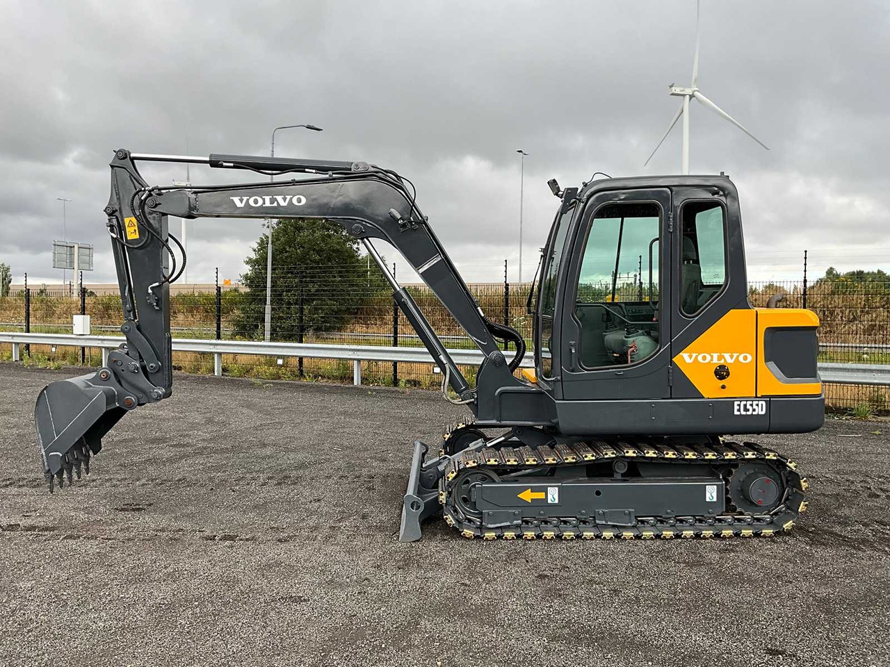 Volvo EC55D - Lánctalpas kotró: 2 kép. Volvo EC55D - Lánctalpas kotró: 2 kép.
