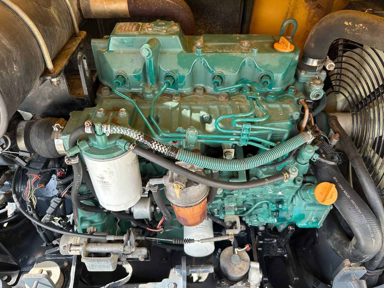 Lánctalpas kotró Volvo EC60C: 24 kép.