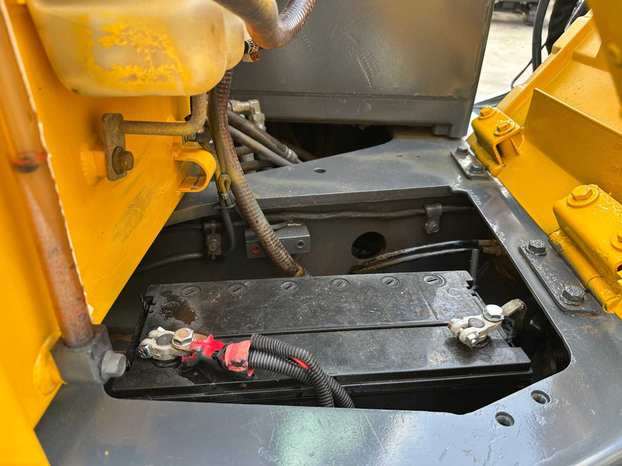 Lánctalpas kotró Volvo EC60C: 19 kép.