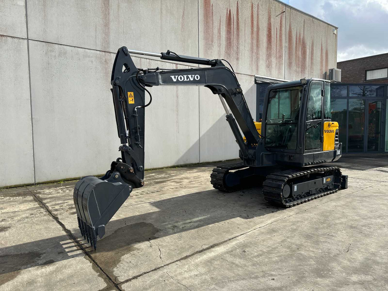 Volvo EC60C - Lánctalpas kotró: 1 kép. Volvo EC60C - Lánctalpas kotró: 1 kép.