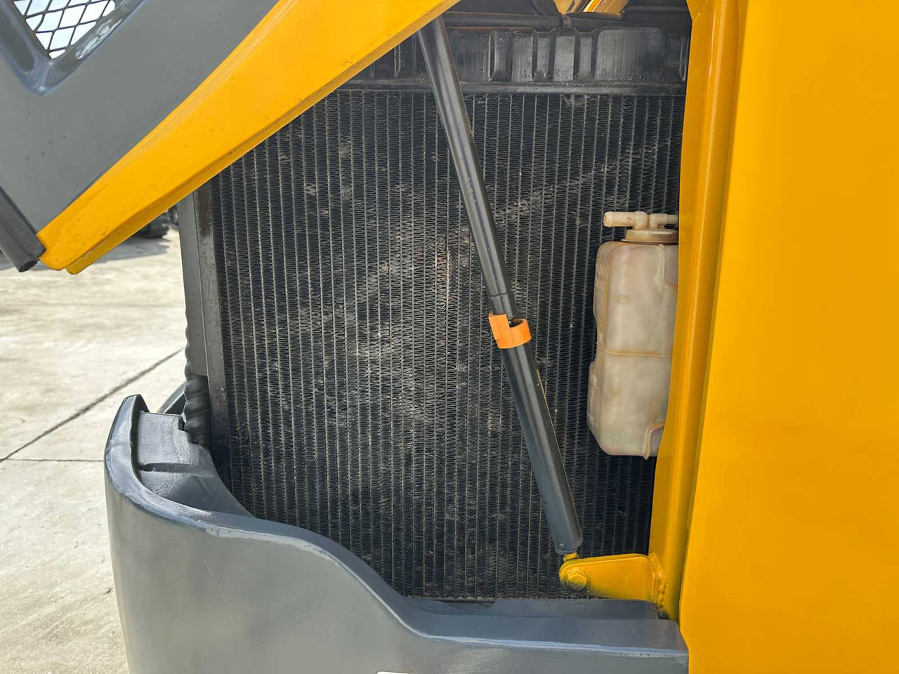 Lánctalpas kotró Volvo EC60C: 22 kép.