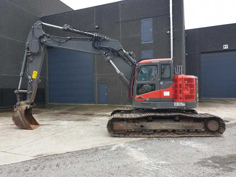 Volvo ECR 235 DL - Lánctalpas kotró: 1 kép. Volvo ECR 235 DL - Lánctalpas kotró: 1 kép.