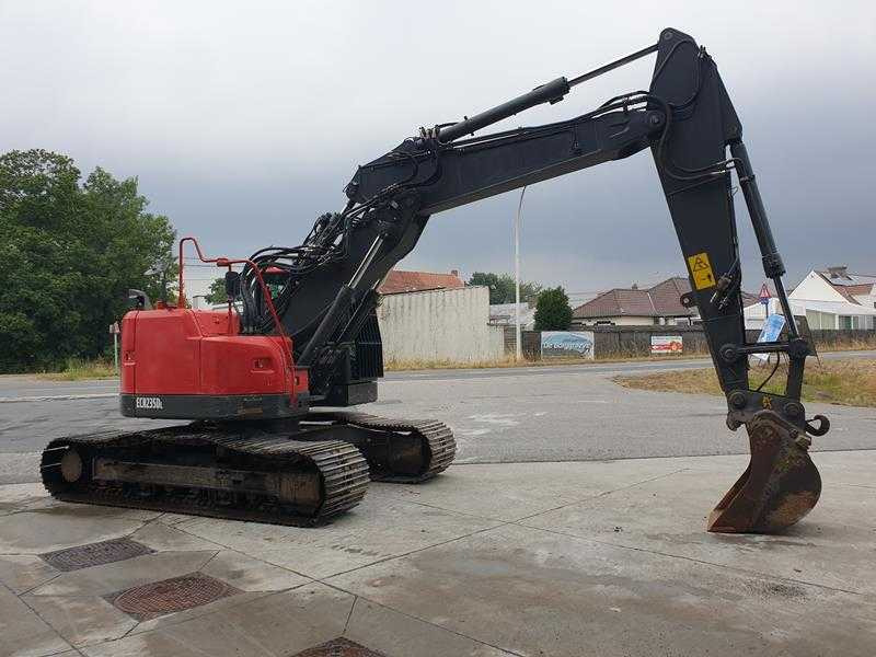 Volvo ECR 235 DL - Lánctalpas kotró: 2 kép. Volvo ECR 235 DL - Lánctalpas kotró: 2 kép.